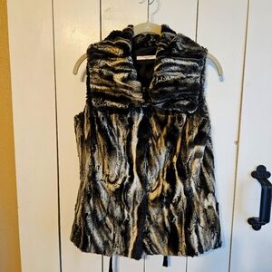 T Tahari faux fur vest in excellent condition